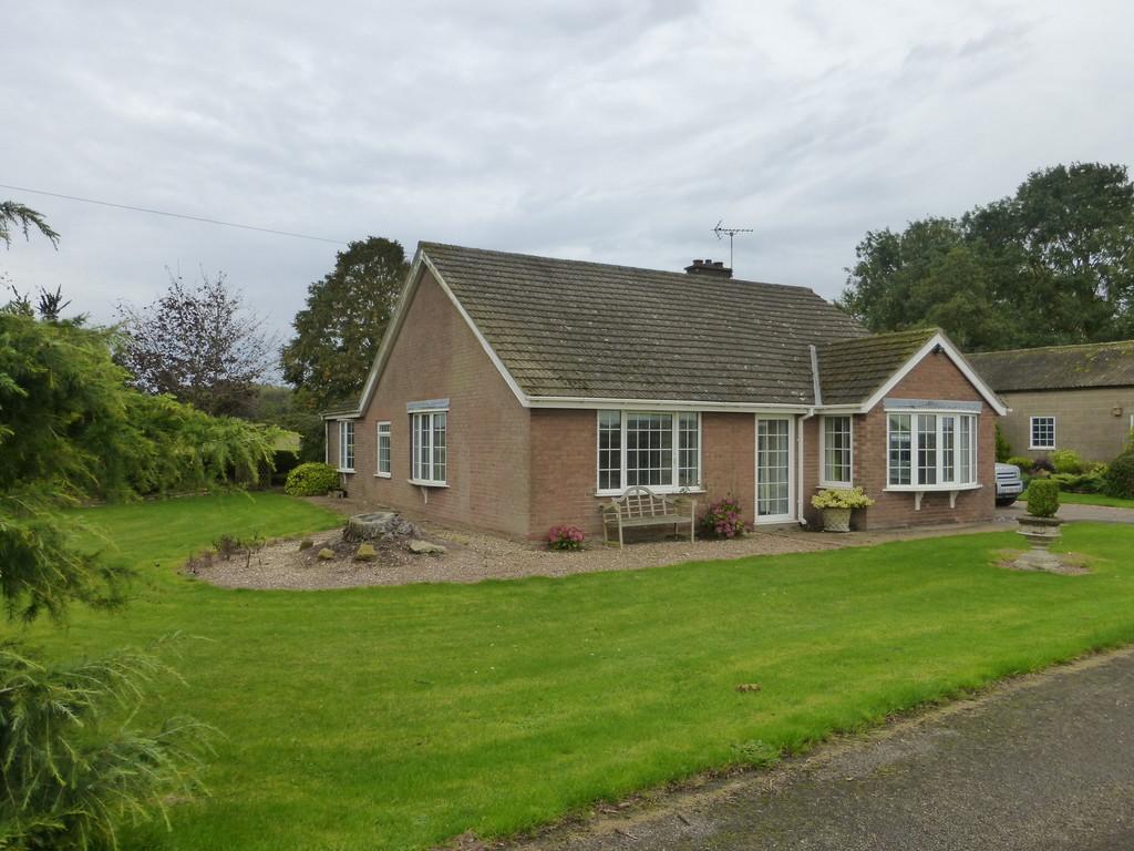 Newton Lane, Binbrook 2 bed detached bungalow to rent £1,100 pcm (£