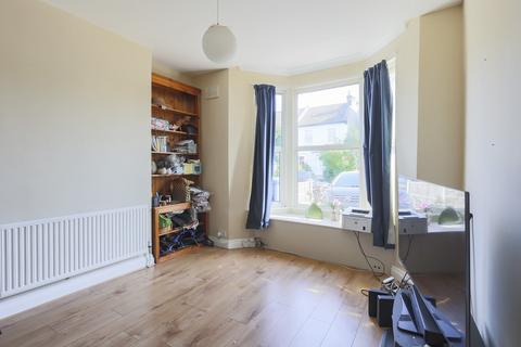 2 bedroom ground floor flat to rent - Parkhurst Road, New Southgate, London, N11