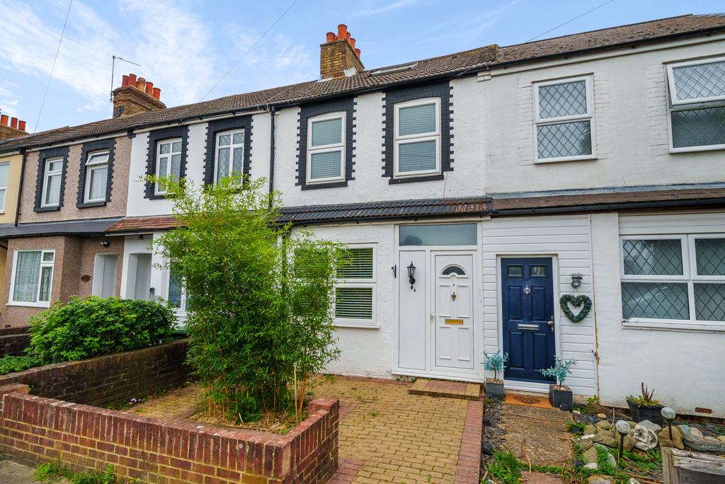 Upper Halliford Road, Shepperton, TW17 3 bed terraced house for sale