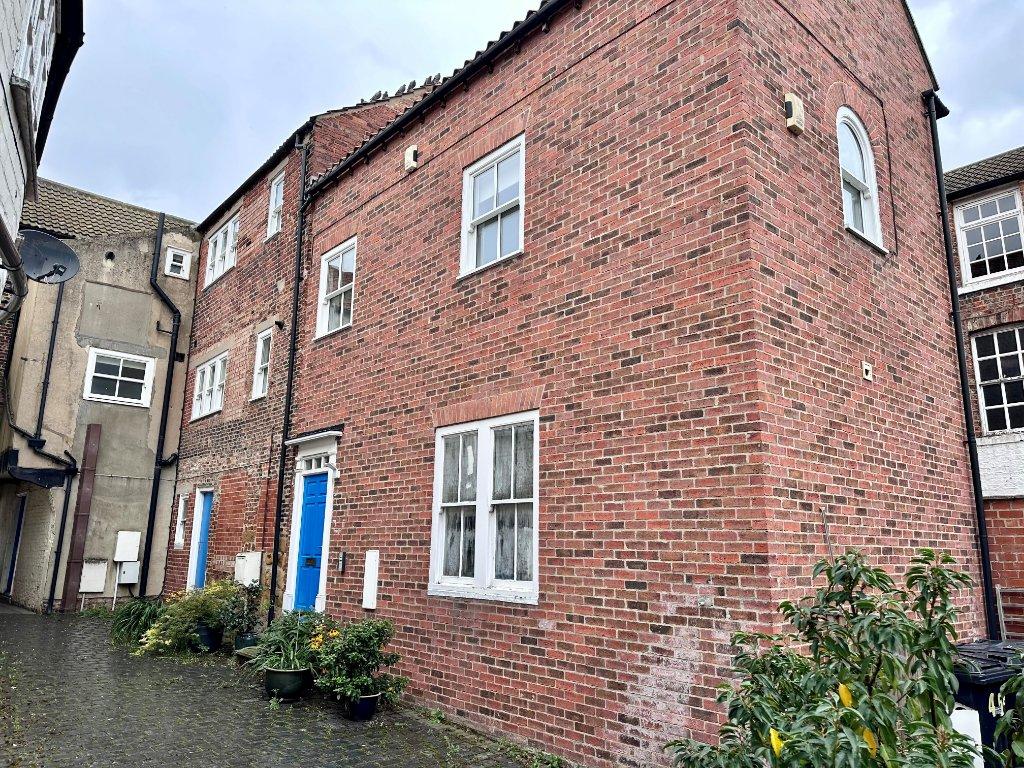 High Street, Stokesley, North Yorkshire 2 bed apartment for sale £160,000