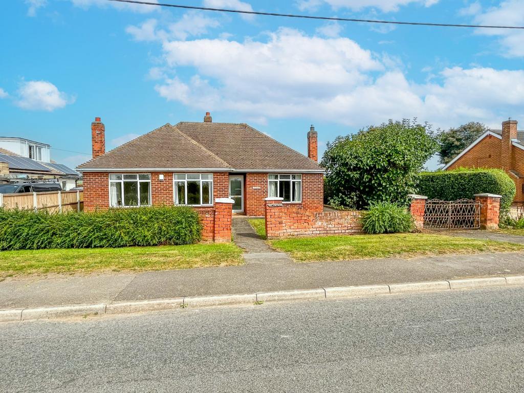 Kettleby Lane, Wrawby, North Lincolnshire, DN20 3 bed bungalow for sale