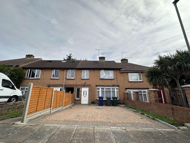 Fairmead Crescent, Edgware 3 bed terraced house £550,000