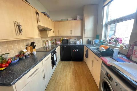 4 bedroom terraced house to rent, Lumley Avenue, Burley, Leeds, LS4