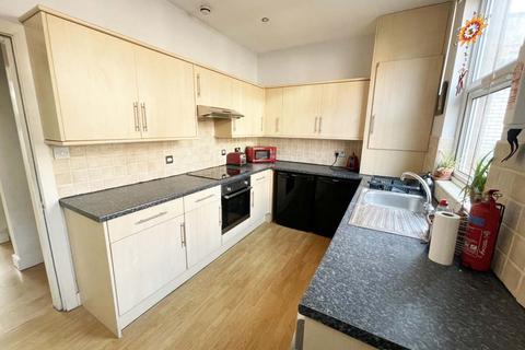 4 bedroom terraced house to rent, Lumley Avenue, Burley, Leeds, LS4