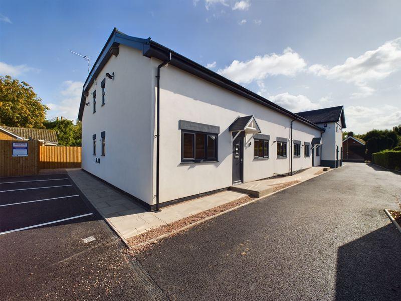 GROUND FLOOR apartments Cross Road, Albrighton, WV7 3QT 2 bed