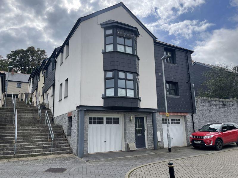 College Green, Penryn 4 bed end of terrace house £435,000