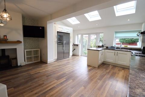 2 Derek Avenue, Warrington, WA2 0ES