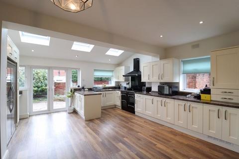 2 Derek Avenue, Warrington, WA2 0ES