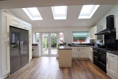 2 Derek Avenue, Warrington, WA2 0ES