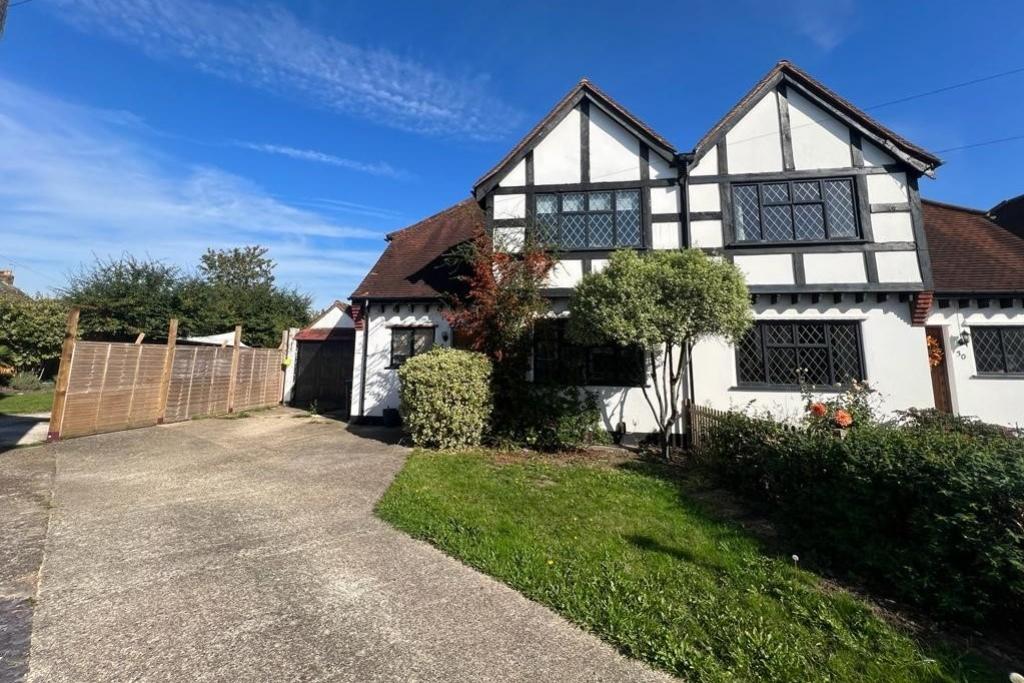 Manor Way, Egham, Surrey, TW20 3 bed semidetached house for sale £
