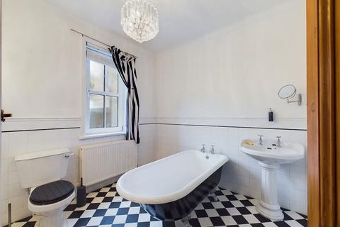 34a Bagdale, Whitby, YO21 1QL