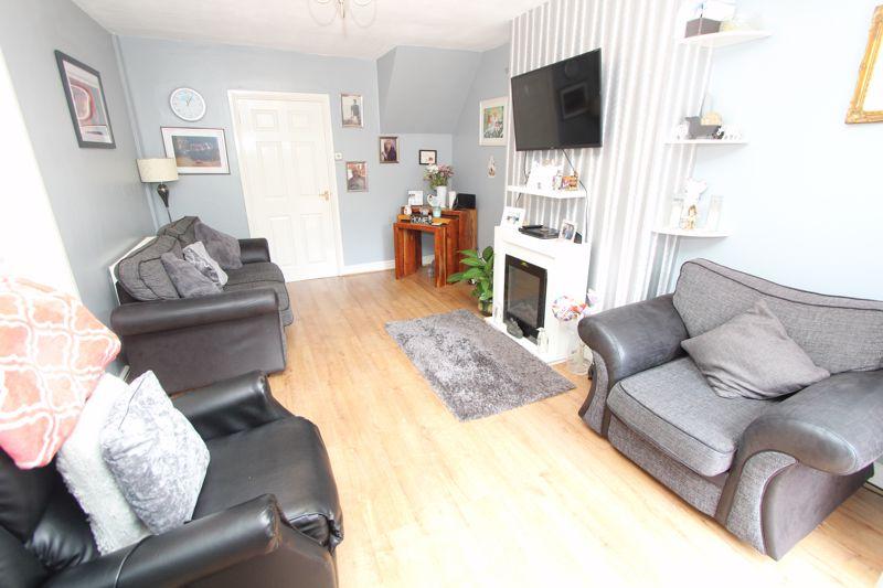 Walker Avenue, Brierley Hill DY5 4 bed semidetached house for sale £