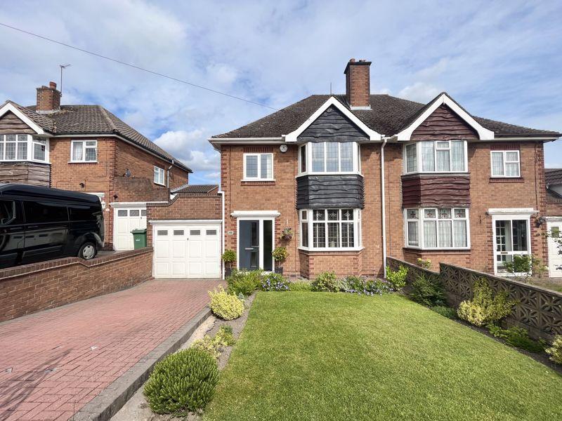 Hockley Lane, Dudley DY2 3 bed semidetached house £290,000