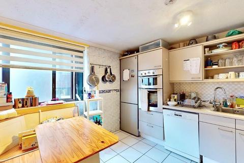 3 bedroom flat for sale, 109 Earls Court Road, london, SW5 9RP