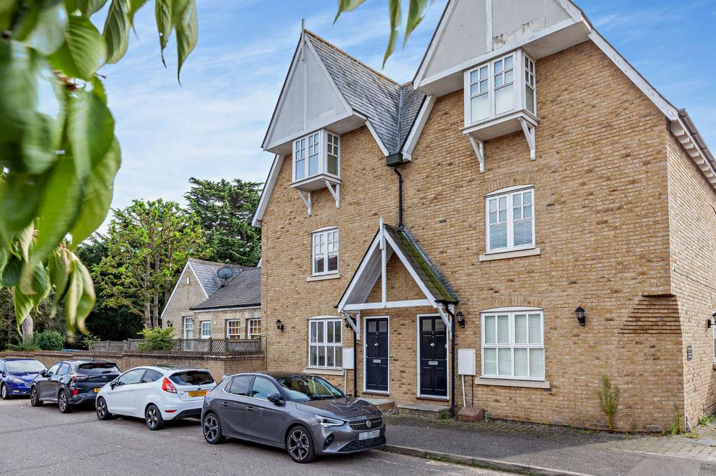 Clarence Mews, Redmayne Drive, Chelmsford, Essex 3 bed semidetached