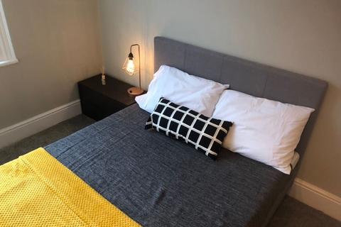 5 bedroom terraced house to rent, Leeds LS4