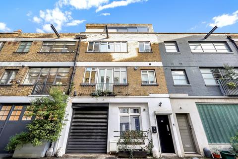 3 bedroom terraced house to rent, Hatton Place, EC1N
