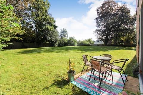 Flat 4, 3 Elvian Close, Reading, RG30 3FP