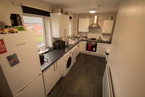 4 bedroom apartment to rent, Westfield Court, Hyde Park, Leeds, LS3 1DL