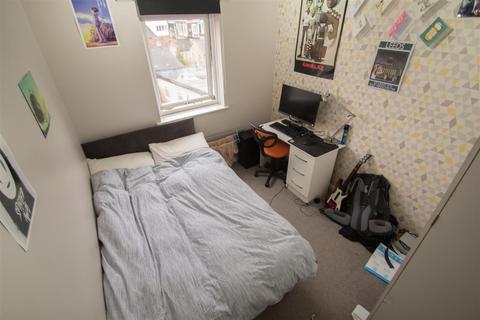 4 bedroom apartment to rent, Westfield Court, Hyde Park, Leeds, LS3 1DL
