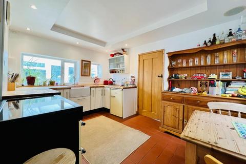 Rose Cottage Charing Hill, Charing, Ashford, TN27 0NF