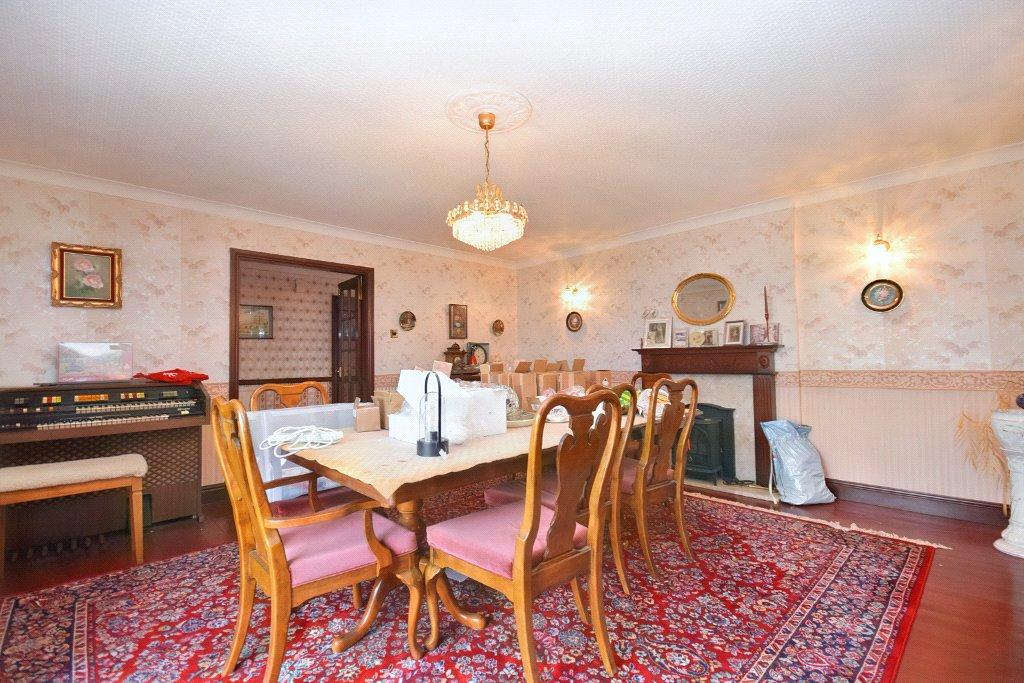 Denby Dale Road West, Calder Grove, Wakefield, West Yorkshire 3 bed