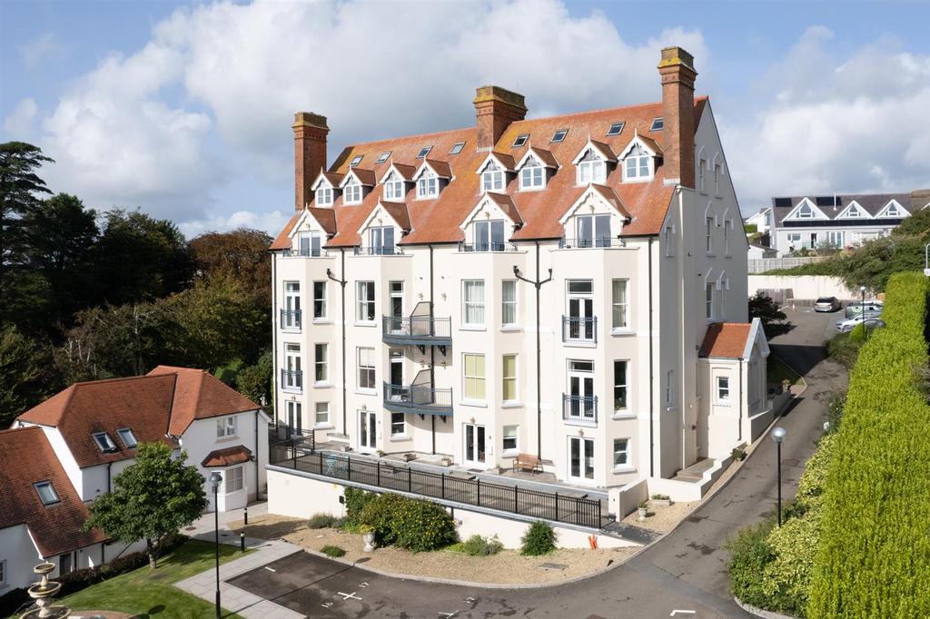 Bryn Y Mor, Tenby 3 bed penthouse for sale £499,950
