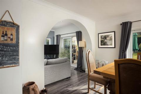 Briarside Leeds Road, Collingham, Wetherby, LS22 5AA