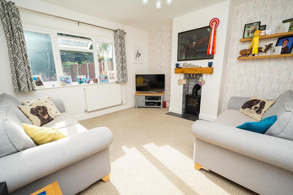 Greenways, Eaton Bray, Dunstable 3 bed semidetached house for sale £
