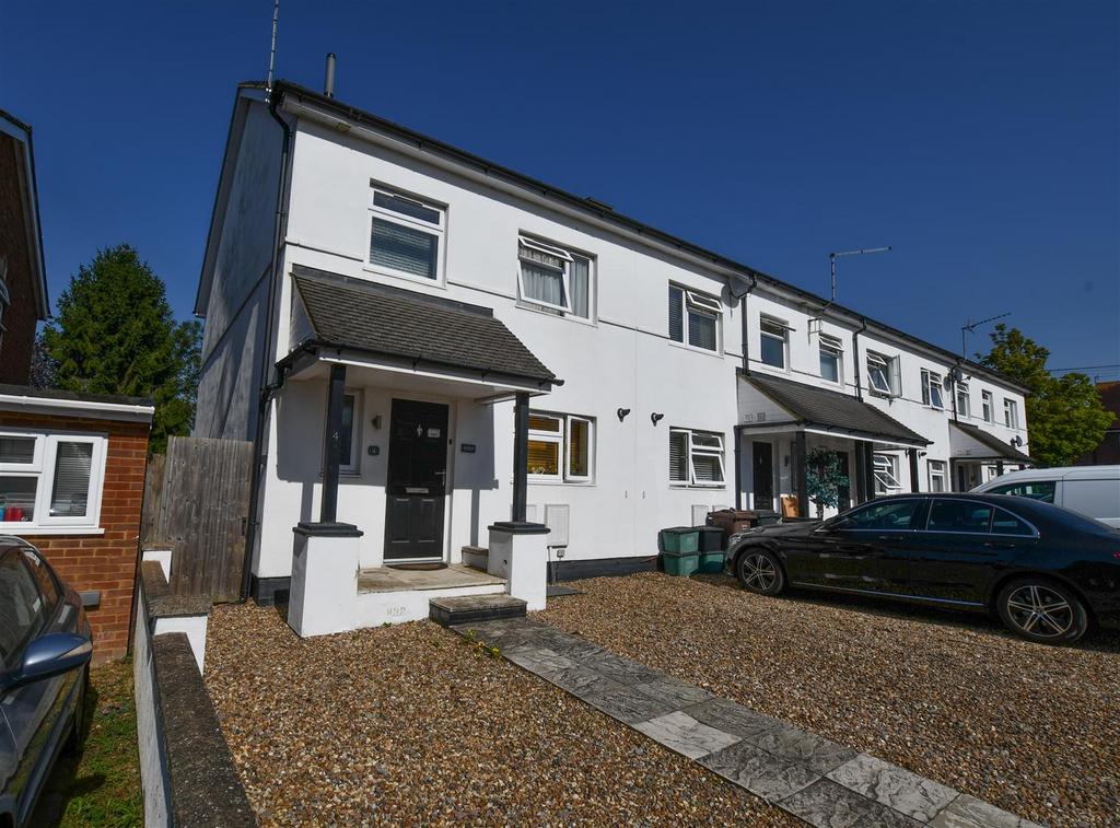 Primrose Terrace, Meadow Close, London Colney, St. Albans 3 bed end of