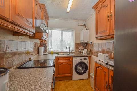 19 Meadow Close, London Colney, St Albans, AL2 1RQ