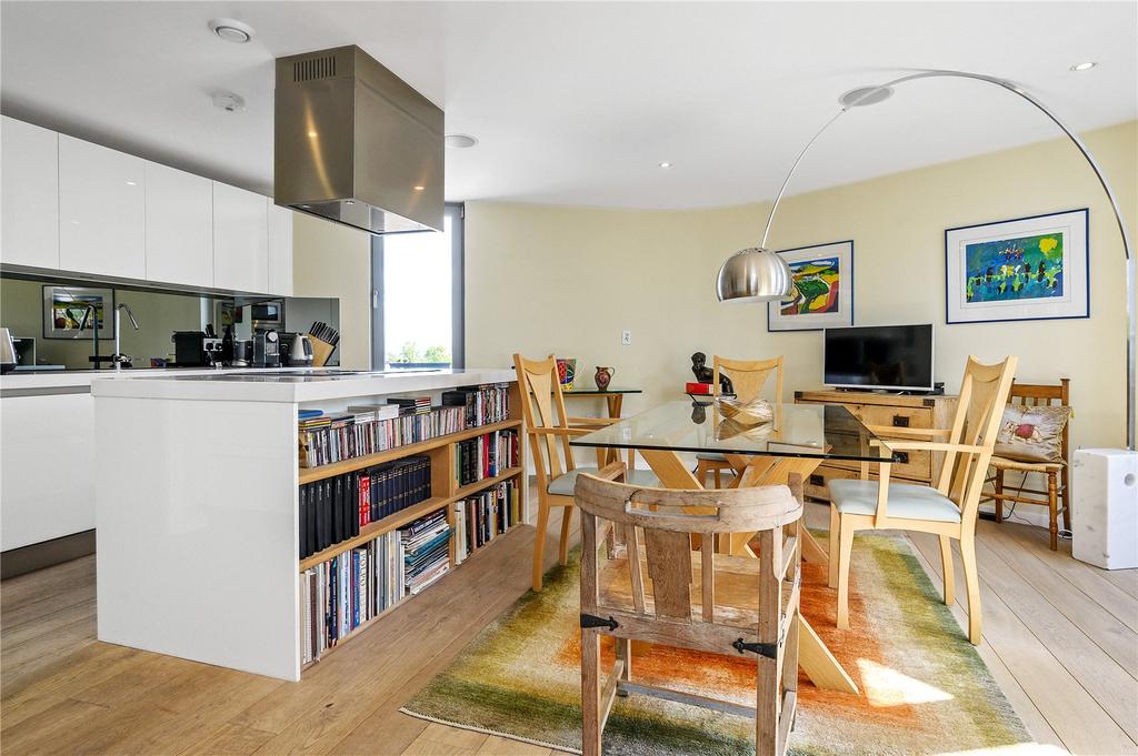 Kitchen/Dining Area