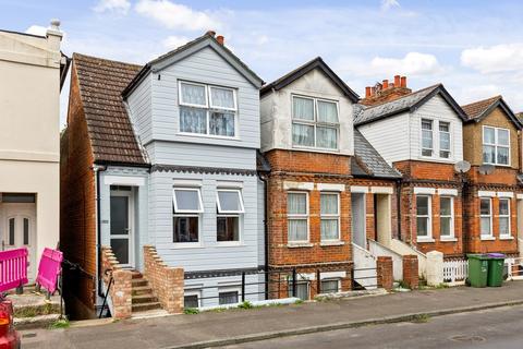 22 Broomfield Road, Folkestone, CT19 4DH