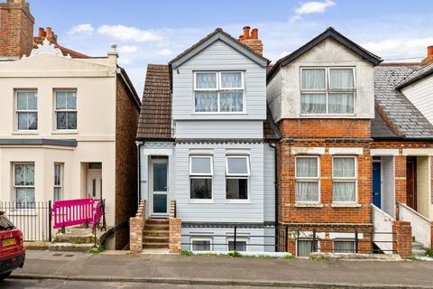 22 Broomfield Road, Folkestone, CT19 4DH