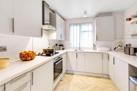 1 bedroom flat for sale, Brading Crescent, Wanstead, E11