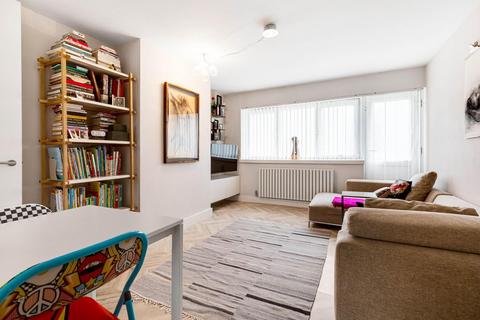 1 bedroom flat for sale, Brading Crescent, Wanstead, E11