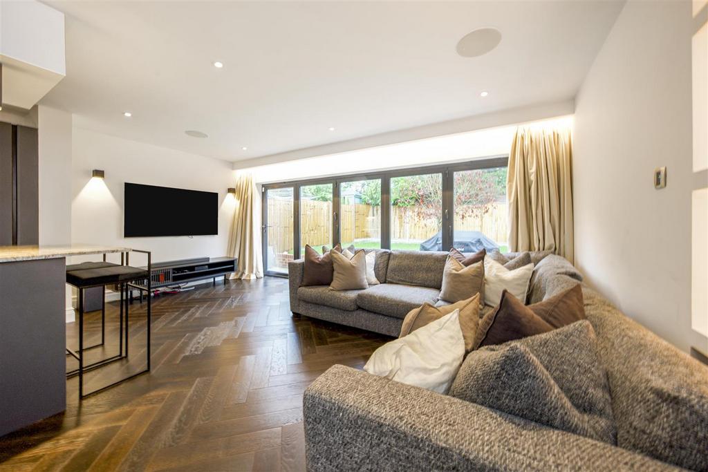 St. Lawrence Way, Bricket Wood, St. Albans 3 bed semidetached house