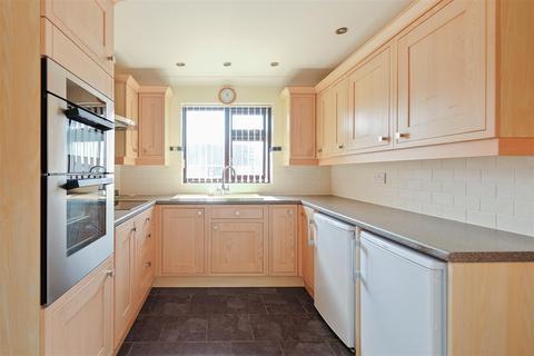 3 bedroom detached bungalow for sale - Macdonald Parade, Seasalter