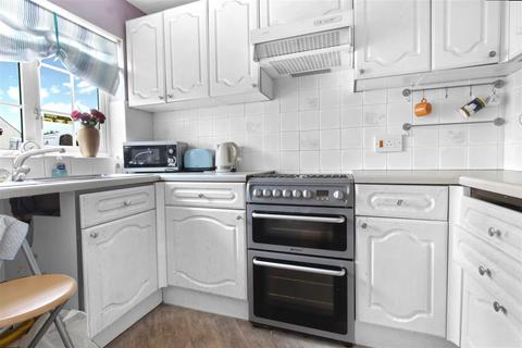 9 Niagara Close, Cheshunt, Waltham Cross, EN8 9HA