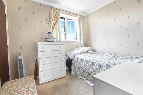 9 Niagara Close, Cheshunt, Waltham Cross, EN8 9HA