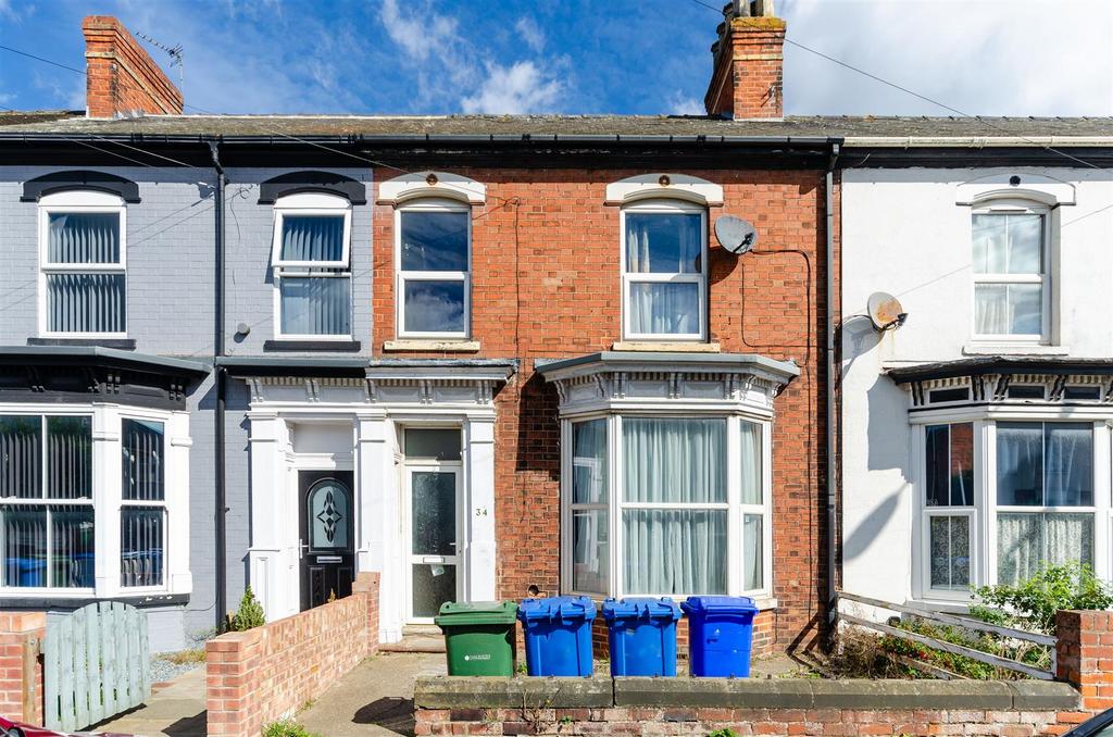 Hull Road, Withernsea 4 bed terraced house £100,000
