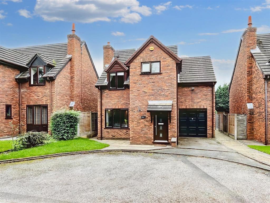 Chatsworth Close, Timperley, Altrincham 3 bed detached house for sale