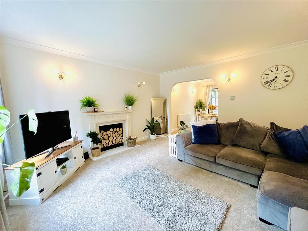 Chatsworth Close, Timperley, Altrincham 3 bed detached house for sale