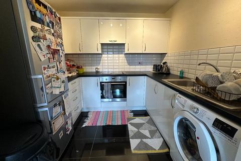 2 bedroom flat to rent, Varsity Drive, Twickenham