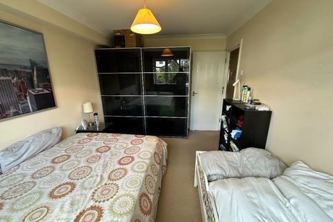 undefined, Varsity Drive, Twickenham