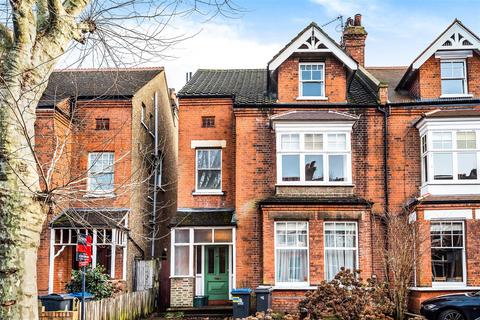 31c Victoria Avenue, Surbiton, KT6 5DL
