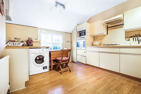 31c Victoria Avenue, Surbiton, KT6 5DL