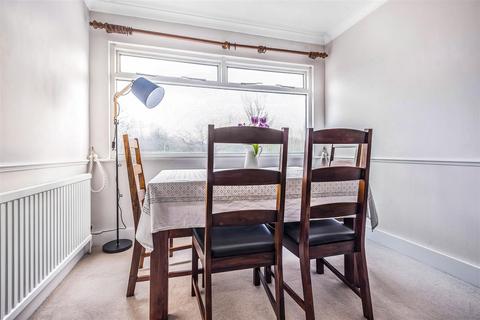 31c Victoria Avenue, Surbiton, KT6 5DL