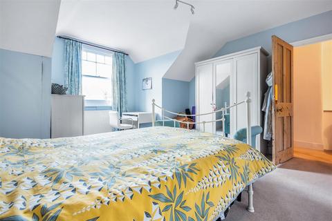 31c Victoria Avenue, Surbiton, KT6 5DL