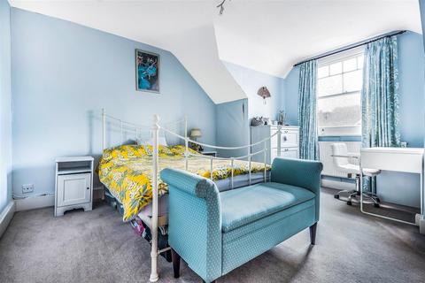 31c Victoria Avenue, Surbiton, KT6 5DL